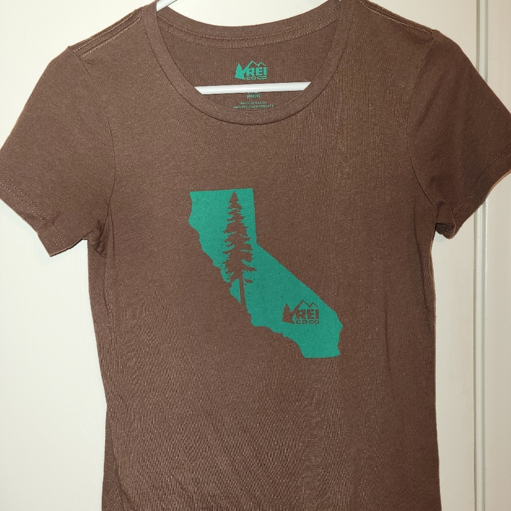 California REI shirt!